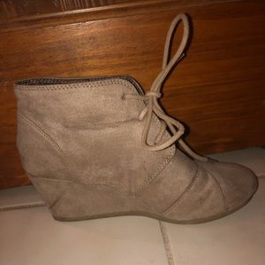 Wedge boot